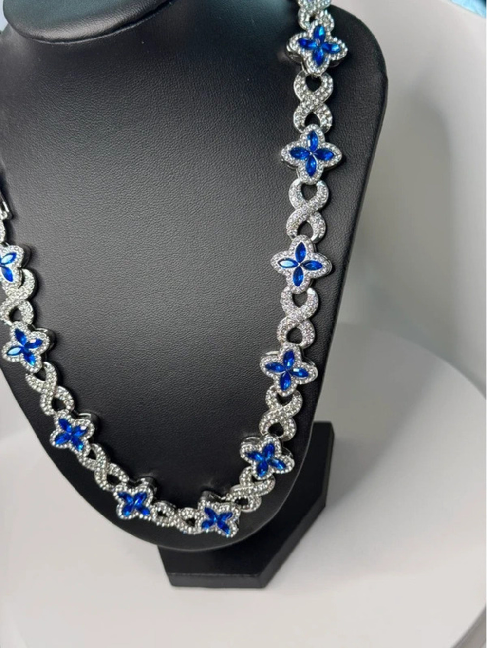 AJ 22” iced out beautiful heavy chain, stainless steel